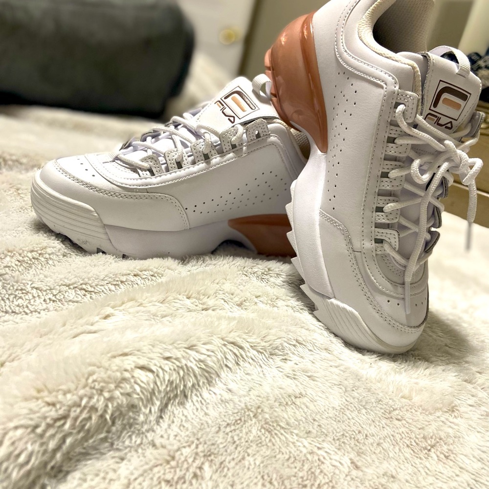 NWOT FIlas sneakers women’s size 7.5